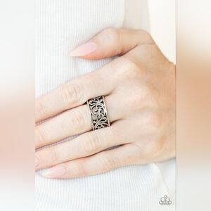 De-Vine Design Ring